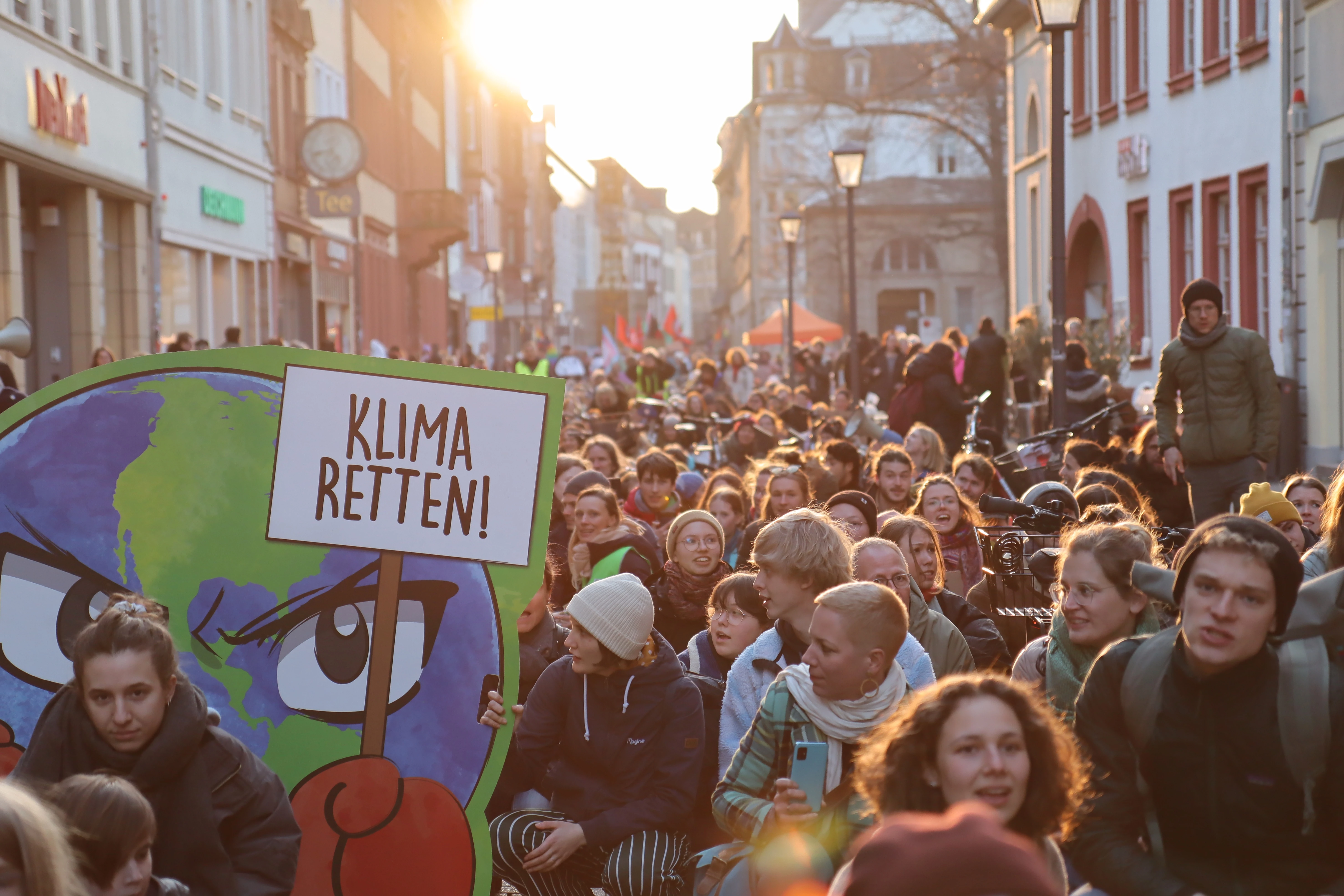 Einige Teammitglieder engagieren sich auch über die Bürgerwerke hinaus - wie hier beim Globalen Klimastreik 2023.