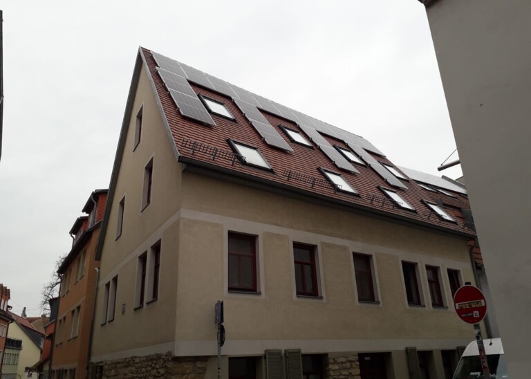 Bürger-Solaranlage „Mieterstrom Ballhausgasse“ in Jena von der Energiegenossenschaft Saale-Holzland.